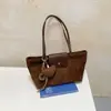 Bolso de Hombro de Ante Retro Coreano con Solapa para Debajo del Brazo para Mujer, Nuevo Otoño, Gran Capacidad, Versátil, Elegante