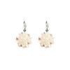 Pendientes de bola de flor blanca Mori con aguja de plata, súper hada suave, pequeños pendientes de flor de perla de temperamento suave y fresco, al por mayor