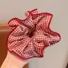 Scrunchie de Bolinhas com Laço de Alto Valor Estético, Elástico para Coque Xadrez Vermelho Doce, Acessório de Cabelo Scrunchie