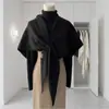 Nuevo Chal Triángulo de Punto de Lana Otoño e Invierno 2025, Bufanda Nudada de Estilo Occidental, Chal Cálido de Protección para el Cuello, Moderno y Versátil