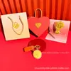 Chaveiro de Biscoito Dourado Puro para Recém-Casados Felizes Buquê de Flores Criativo Conjunto de Presente para Dia dos Namorados e Dia dos Namorados Chinês Atacado Personalizado