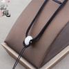 Collar de jadeíta natural tejido a mano con colgante de jadeíta birmana, cuerda ajustable de ágata y cera de abejas.