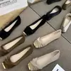 Outono de 2026 Novo Design Sentido Bico Quadrado Sapatilhas Brisa Suave da Noite Salto Baixo Sapatos Individuais para Mulheres Combinar com Saias Temperamento Sapatos de Vovó