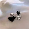 Brincos de Flor de Abóbora de Vidro com Zircônia Preta, Brincos Modernos e Versáteis com um Toque de Luxo Leve e de Alta Qualidade, Design Único