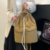Bolso para Mujer 2026 Primavera Nuevo Estilo Japonés y Coreano Mochila con Cordón Color Sólido Ligero Gran Capacidad Mochila de Nylon para Viajes