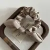 Anel de Cabelo com Laço de Cetim da Coreia do Sul Etiqueta de Metal Retro Francês Tira de Cabelo de Alta Qualidade Headwear Elegante para Mulheres