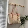 Bolso Tote para Mujer de Gran Capacidad Bolso de Hombro Sentido de Alta Gama Bolso Grande Transfronterizo Súper Caliente de Moda Nicho Graffiti Clase Bolso de Viaje