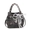 Bolsa Pequena com Textura para o Verão para Mulheres 2025 Nova Bolsa de Ombro Transversal Borboleta Corrente Prateada Bolsa Estilo Balde da Moda