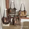 Bolso tote de moda con estampado de leopardo de gran capacidad, nuevo modelo otoño e invierno 2026, adecuado para el trabajo y los desplazamientos, bolso de hombro casual