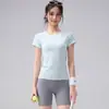 Top de Fitness de Manga Corta de Secado Rápido Transpirable de Cuello Redondo Sin Costuras de Alta Elasticidad Pantalones Cortos Deportivos de Cintura Alta Levanta Glúteos Conjunto de Yoga