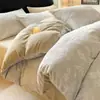 Novo Conjunto de Roupa de Cama de Lã de Leite Espessa de Inverno Conjunto de Quatro Peças Uso Doméstico Lençol de Cama de Fleece Coral com Veludo Extra Conjunto de Três Peças