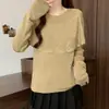 Chal Adelgazante Talla Extra Nuevo Estilo Otoño/Invierno 2026 Hueco con Volantes Camisa Base de Punto Falso de Dos Piezas para Viajes Elegantes