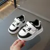 Zapatos de Lona Bajos para Niñas Suela Suave Zapatos de Bebé Nuevo Estilo Primavera y Otoño 2025 Zapatos Deportivos para Niños Zapatos Blancos para Niños Modernos