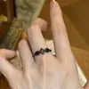 Anel de Flor de Rosa Tridimensional Pérola Dourado Envelhecido Usado Retrô Sensação de Alto Padrão Luxo Leve Moda de Nicho Joia de Mão Individual