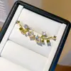 Aretes de Oro Real de 14k Chapado con Circonia de Rama Irregular Estilo Bosque Diseño de Nicho Pendientes Exquisitos Versátiles Joyería para Orejas