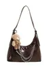 Bolso cruzado de axila minimalista suave color marrón de moda para este año, para el trabajo y los desplazamientos, nuevo estilo 2025, bolso pequeño versátil y a la moda