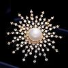 Broche de Luxo Leve Estilo Coreano para Mulheres com Designs de Céu Estrelado, Floco de Neve, Zircônia e Pérola, Adequado para Casacos e Suéteres, Apresentando Metal de Luxo Leve
