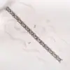 El nuevo vestido de novia de Amazon presenta un cinturón moderno y de alta gama con un diseño lujoso y versátil, perfecto para las socialités, con una cintura de pedrería hecha a mano.