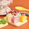 YQT mini pastel de rollo de fresa y crema para jugar a la comida, joyería DIY, pequeños accesorios de resina, escena de casa de muñecas, adornos de escritorio