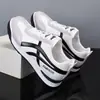 Sapatos Masculinos Primavera 2026 Novo Estilo Verão Versátil Retro Sola Reta Tendência Celebridade da Internet Mais Vendido Sapatos Casuais Esportivos para Homens