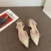 Sandálias de fada elegantes estilo coreano, com bico fechado e salto baixo, sapatos de salto único da moda que capturam perfeitamente a vibe chique e sofisticada de uma jovem.