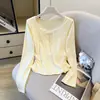 Nova Blusa Longa Outono 2026 Tamanho Grande Falsa Duas Peças com Laço de Renda, Camiseta Emagrecedora que Marca a Cintura A13435