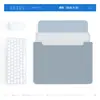 Funda para portátil compatible con MacBook Neo, hecha de material de cuero en la misma serie de colores, ofreciendo un toque premium