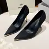 2025 Nuevo Estilo de Invierno Punta Fina Puntera Metálica Tacón de Aguja Boca Baja Slip-On Ropa Exterior Versátil Elegantes Zapatos Slip-On para Mujer