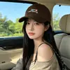 2026 Nuevo Estilo Coreano de Moda Sombrero de Visera con Letras para Circunferencia de Cabeza Grande Hombres Pareja Adelgazante Facial Protección Solar Gorra de Béisbol Mujeres