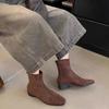 Botas Curtas de Couro de Alta Qualidade 2024 Outono e Inverno Novo Estilo Diário Versátil Salto Grosso Botas Finas Botas de Camurça Francesa para Tornozelo Pequeno