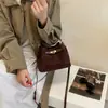Bolso tipo cubo más vendido transfronterizo, acabado mate retro, bolso de hombro versátil para mujer, venta al por mayor para exportación, bolso cruzado, bolso para el trabajo