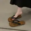 2026 Verão Novo Chinelos Planos Antiderrapantes Femininos com Separador de Dedos Moda Casual Confortável Sandálias de Praia de Nicho Tendência