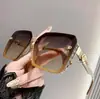 Gafas de Sol Avanzadas Resistentes a los Rayos UV para Mujer, Cuadradas de Montura Grande, Adelgazantes para Cara Redonda, Resistentes al Sol, Distintivas y a la Moda