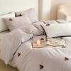 Ins Desenho Animado Toalha de Algodão Bordada Dormitório Estudantil Cama Conjunto de Três Peças Lençol de Cama 100% Algodão Capa de Edredom Cor Sólida Roupa de Cama Conjunto de Quatro Peças