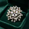 Broche floral de perlas y diamantes estilo francés, prendedor de aleación de oro rosa, pasador decorativo elegante y lujoso para atuendo de oficina