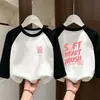 Camiseta de Manga Longa com Gola Redonda Color Block para Crianças Médias e Grandes Meninas Estilosa de Nicho Camada Interna Camiseta Base Estampada Top Outono/Inverno 2026