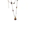 Collar de calabaza con piedra ojo de tigre estilo vintage, con un ambiente sofisticado y elegante, diseño de nicho, collar de otoño e invierno para mujer
