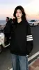 Sudadera con capucha a rayas de manga larga de diseño de nicho moderno estilo coreano para mujer, nuevo top versátil casual de otoño e invierno