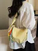 Bolsa de Lona Informal Sencilla Tipo Bollo para Mujer, Bolso de Hombro Cruzado Ligero y Versátil, Bolsa Grande de Capacidad para el Trabajo, Nuevo Modelo 2026