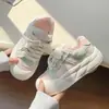 Zapatillas Casuales de Otoño para Mujer 2026 Nuevos Zapatos Blancos de Suela Gruesa que Aumentan la Altura, Versátiles con Faldas, Zapatos de Pan de Nicho de Moda