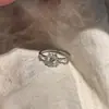 Anel de Flor de Sol Brilhante com Diamantes Estilo Popular do Xiaohongshu para Mulheres, Anel Ajustável Exquisito Francês de Luxo Leve Atacado