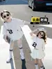 Conjunto Curto de Verão para Meninas 2026 Novo Estilo Moda Coreana Infantil Estilo Letra Manga Curta Saia Bolha Conjunto de Duas Peças