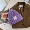 Gorro de lana trenzada de color caramelo para mujer, moderno gorro de punto con orejeras cálidas, estilo retro, para otoño e invierno, con punta cerrada y múltiples combinaciones.