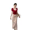 2026 Nuevo Estilo de Verano Estilo Retro de Hong Kong Top de Manga Corta de Lunares Rojos Combinado con una Falda Casual Adelgazante Conjunto de Dos Piezas