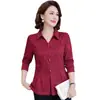 Nueva moda de otoño, camisa base de jacquard para madres, camiseta elegante, holgada y adelgazante, top de manga larga para mujeres de mediana edad y mayores