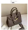 Bolsa Caixa de Platina com Padrão de Lichia Texturizado para Mulheres 2025 Inverno Novo Estilo Bolsa de Mão Tamanho Médio Bolsa de Ombro Transversal Bolsas