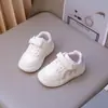 Zapatos ligeros para caminar para niños pequeños, nueva colección otoño 2026, zapatos de bebé de suela blanda, zapatillas para niñas, zapatillas blancas para niños