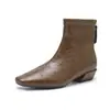 Botas de Cano Curto Flat Marrons Femininas 2026 Outono Novo Retro Bico Quadrado Botas de Cano Curto Elegantes para o Trabalho Botas Emagrecedoras
