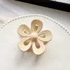 Estilo coreano ins cor sólida garra clipe flor oca moda garra de cabelo elegante all-match back cabeça acessórios de cabelo atacado