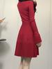 Atmósfera de Moda Otoño 2026 Vestido de Punto Rojo Elegante con Diseño Único de Retazos y Sensación de Alta Gama Vestido de Cuello en V Línea A